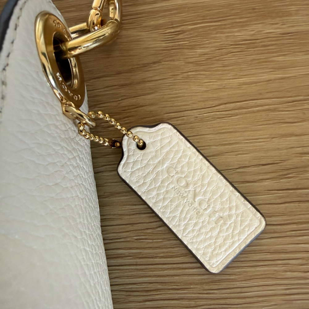 Coach Kleo Cream Pebbled Leather Shoulder Bag Gold Hardware Beige Suede Interior - Picture 4 of 10